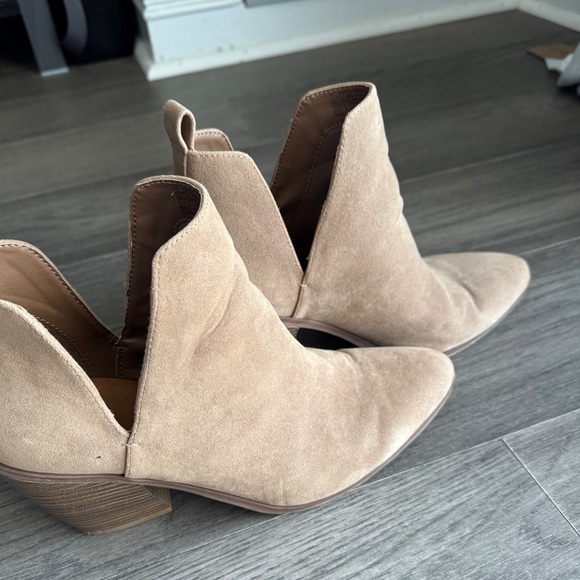 Universal Thread Booties - Picture 3 of 5